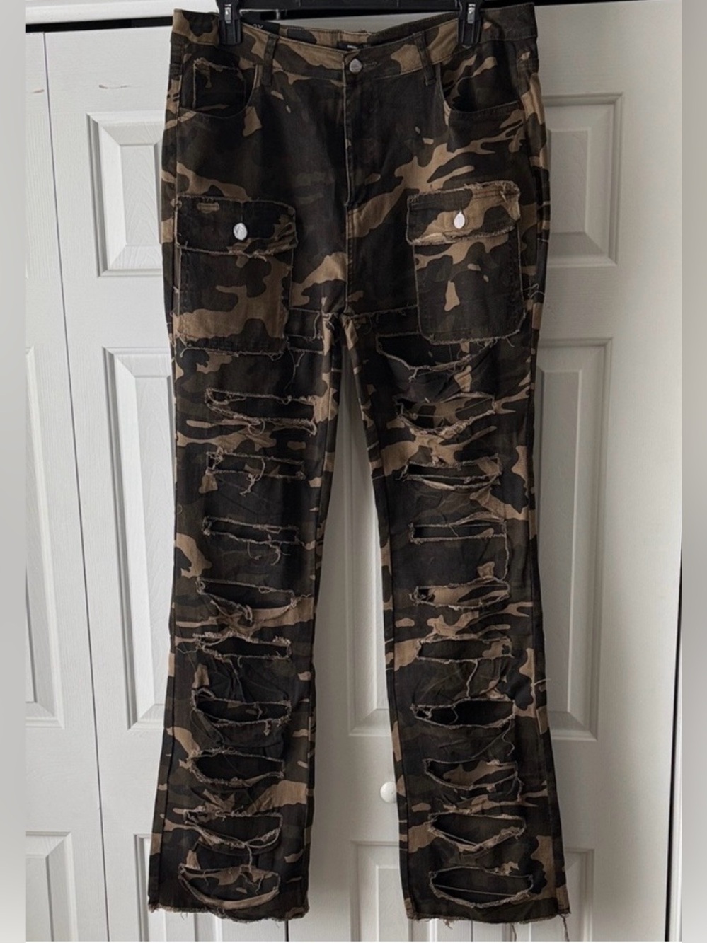American Bazi Camouflage Distressed Wide-Leg Cargo Jeans - Brown/Black. - Picture 6 of 6